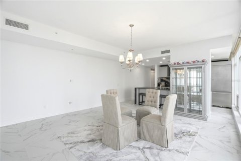 Condo in Saint Petersburg, Florida, 2 bedrooms № 2310398 - photo 13