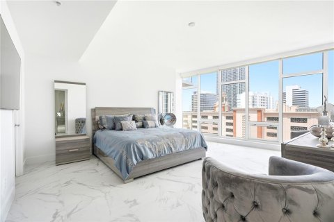 Condo in Saint Petersburg, Florida, 2 bedrooms № 2310398 - photo 17