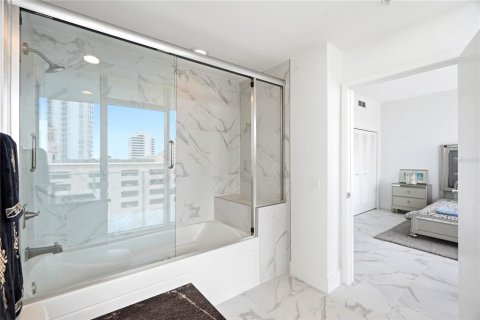 Condo in Saint Petersburg, Florida, 2 bedrooms № 2310398 - photo 24