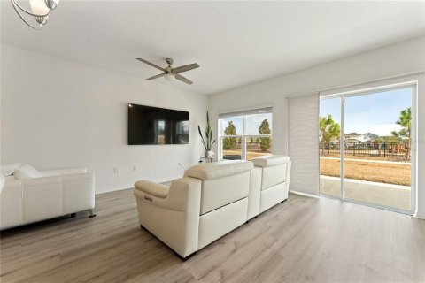 Townhouse in Davenport, Florida 3 bedrooms, 134.99 sq.m. № 2228298 - photo 4