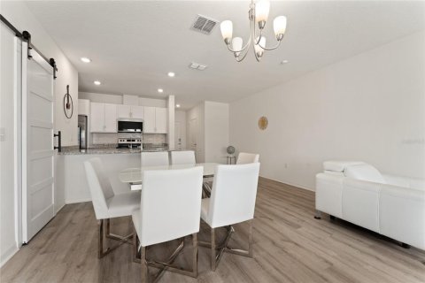 Townhouse in Davenport, Florida 3 bedrooms, 134.99 sq.m. № 2228298 - photo 2