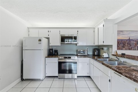 Купить таунхаус в Майами, Флорида 3 спальни, 114.64м2, № 2023842 - фото 14