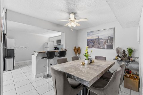 Купить таунхаус в Майами, Флорида 3 спальни, 114.64м2, № 2023842 - фото 11