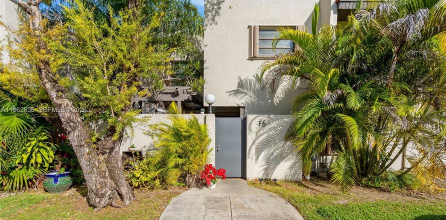 Таунхаус в Майами, Флорида 3 спальни, 114.64м2 № 2023842