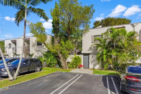 Купить таунхаус в Майами, Флорида 3 спальни, 114.64м2, № 2023842 - фото 3