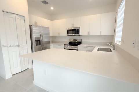 Townhouse in Homestead, Florida 3 bedrooms № 1922416 - photo 4