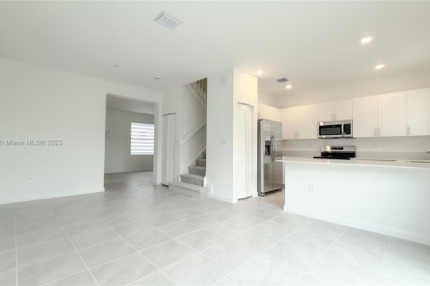 Townhouse in Homestead, Florida 3 bedrooms № 1922416 - photo 2