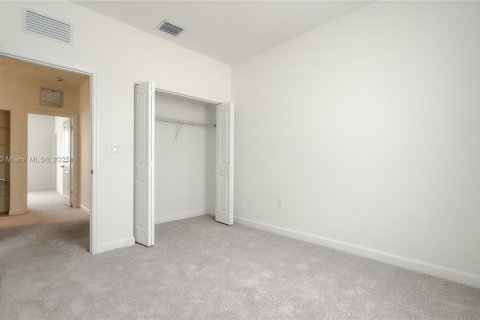 Townhouse in Homestead, Florida 3 bedrooms № 1922416 - photo 14