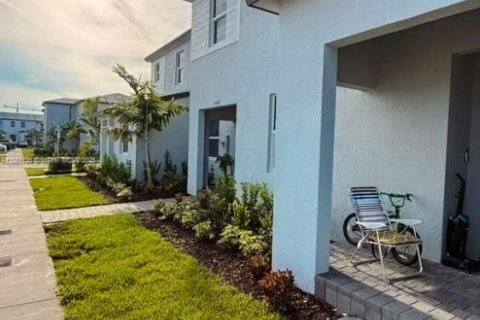 Townhouse in Homestead, Florida 3 bedrooms № 1922416 - photo 1
