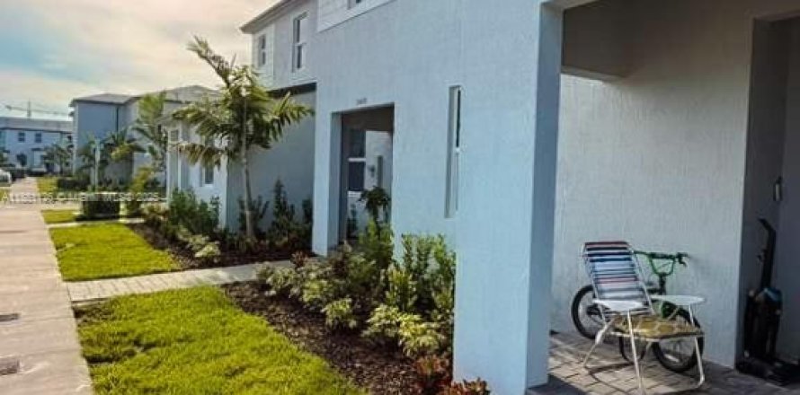 Townhouse in Homestead, Florida 3 bedrooms № 1922416