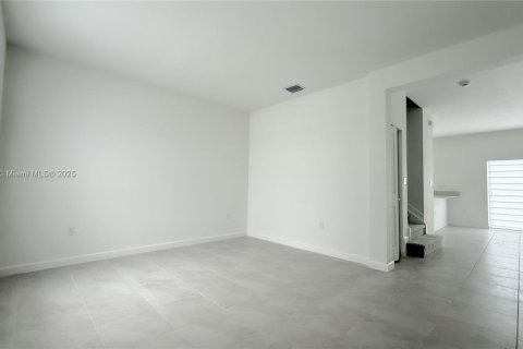 Townhouse in Homestead, Florida 3 bedrooms № 1922416 - photo 8