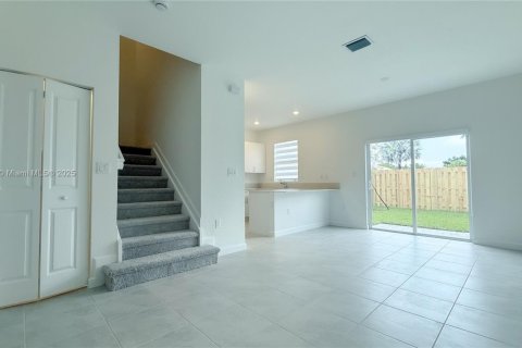 Townhouse in Homestead, Florida 3 bedrooms № 1922416 - photo 7