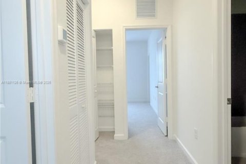 Townhouse in Homestead, Florida 3 bedrooms № 1922416 - photo 13