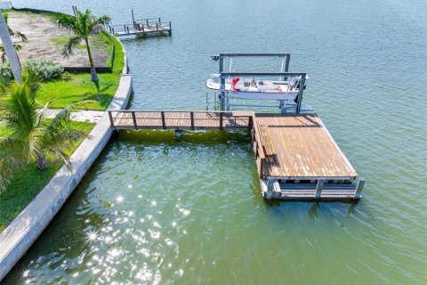 House in North Redington Beach, Florida 3 bedrooms, 175.96 sq.m. № 1918683 - photo 17