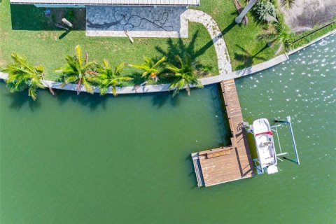 House in North Redington Beach, Florida 3 bedrooms, 175.96 sq.m. № 1918683 - photo 14