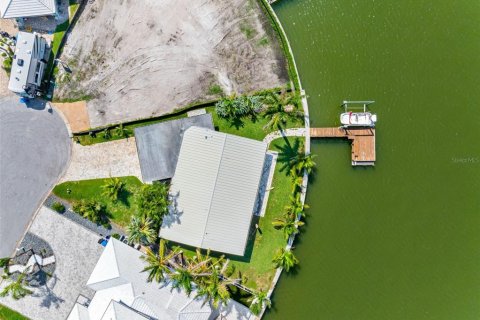 House in North Redington Beach, Florida 3 bedrooms, 175.96 sq.m. № 1918683 - photo 10