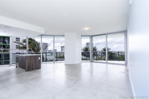 Condo in Miami, Florida, 2 bedrooms № 1994474 - photo 2