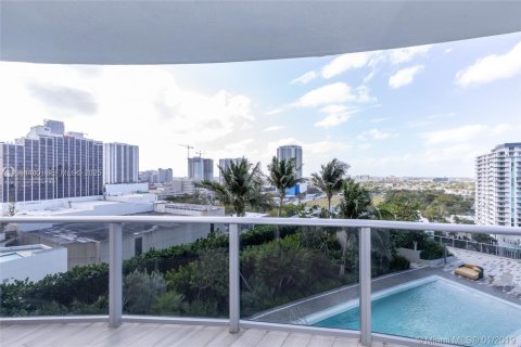 Condo in Miami, Florida, 2 bedrooms № 1994474 - photo 4