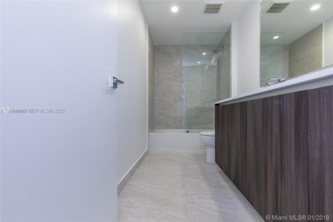 Condo in Miami, Florida, 2 bedrooms № 1994474 - photo 30