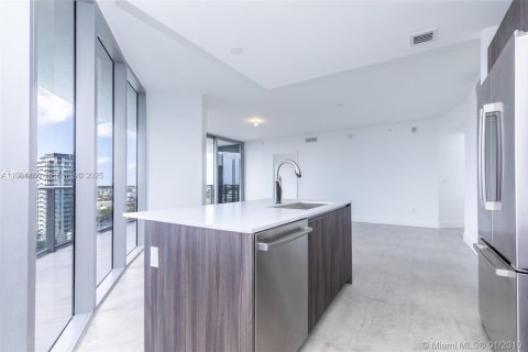 Condo in Miami, Florida, 2 bedrooms № 1994474 - photo 16