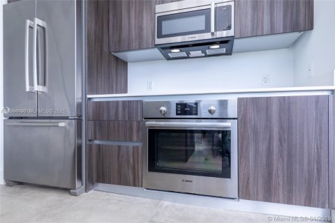 Condo in Miami, Florida, 2 bedrooms № 1994474 - photo 17