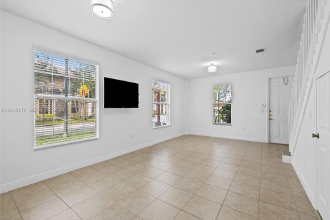 Touwnhouse à louer à Pembroke Pines, Floride: 3 chambres, 154.22 m2 № 2002409 - photo 11