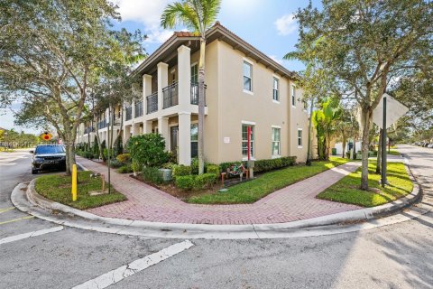 Touwnhouse à louer à Pembroke Pines, Floride: 3 chambres, 154.22 m2 № 2002409 - photo 2