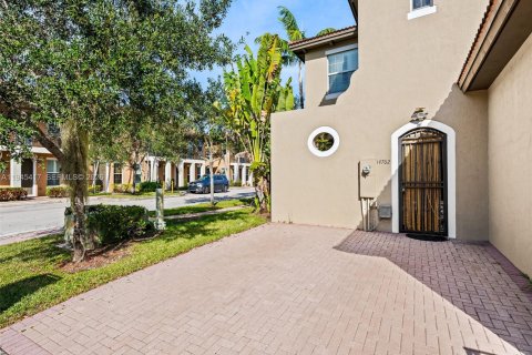 Touwnhouse à louer à Pembroke Pines, Floride: 3 chambres, 154.22 m2 № 2002409 - photo 3