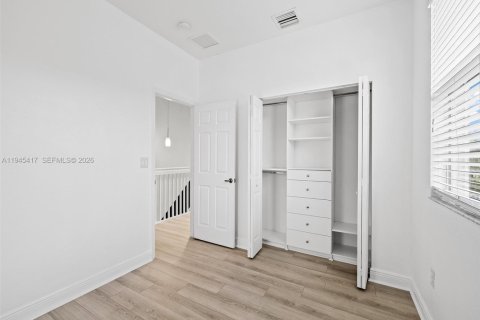 Touwnhouse à louer à Pembroke Pines, Floride: 3 chambres, 154.22 m2 № 2002409 - photo 17