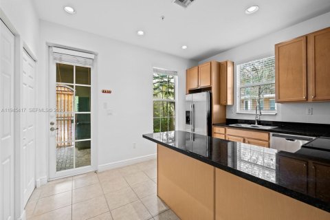 Touwnhouse à louer à Pembroke Pines, Floride: 3 chambres, 154.22 m2 № 2002409 - photo 10