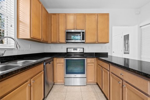 Touwnhouse à louer à Pembroke Pines, Floride: 3 chambres, 154.22 m2 № 2002409 - photo 7