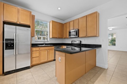 Touwnhouse à louer à Pembroke Pines, Floride: 3 chambres, 154.22 m2 № 2002409 - photo 6