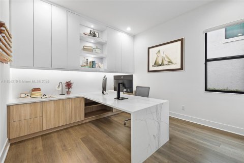 Купить виллу или дом в Палм-Бич-Гарденс, Флорида 8 комнат, 334.36м2, № 1939414 - фото 12