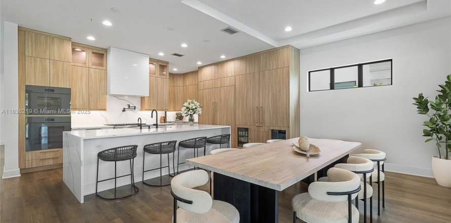 Дом в Палм-Бич-Гарденс, Флорида 8 комнат, 334.36м2 № 1939414