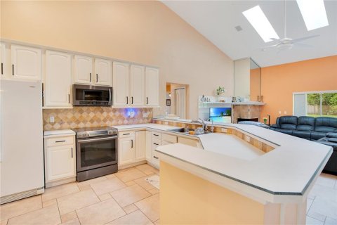House in Apopka, Florida 4 bedrooms, 229.75 sq.m. № 1376942 - photo 10