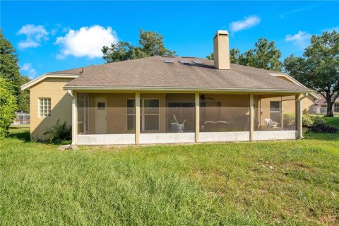 House in Apopka, Florida 4 bedrooms, 229.75 sq.m. № 1376942 - photo 27