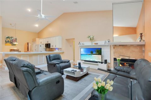 House in Apopka, Florida 4 bedrooms, 229.75 sq.m. № 1376942 - photo 6
