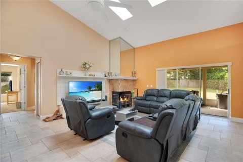 House in Apopka, Florida 4 bedrooms, 229.75 sq.m. № 1376942 - photo 5