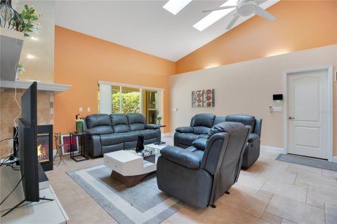 House in Apopka, Florida 4 bedrooms, 229.75 sq.m. № 1376942 - photo 7