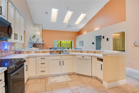 House in Apopka, Florida 4 bedrooms, 229.75 sq.m. № 1376942 - photo 9
