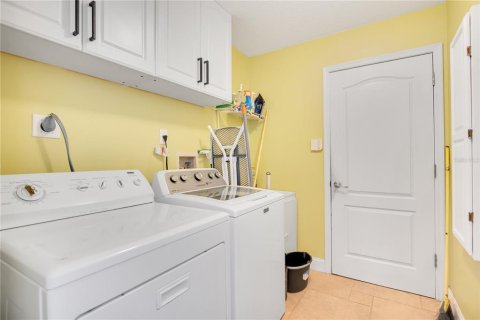 House in Apopka, Florida 4 bedrooms, 229.75 sq.m. № 1376942 - photo 24