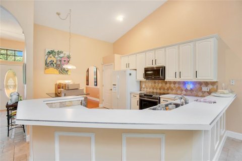 House in Apopka, Florida 4 bedrooms, 229.75 sq.m. № 1376942 - photo 11