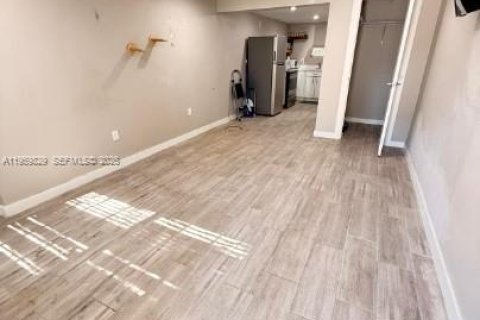 Villa ou maison à louer à Fort Lauderdale, Floride: 279.08 m2 № 2020010 - photo 4