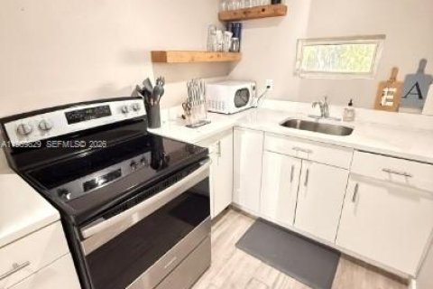 Villa ou maison à louer à Fort Lauderdale, Floride: 279.08 m2 № 2020010 - photo 3