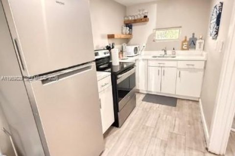 Villa ou maison à louer à Fort Lauderdale, Floride: 279.08 m2 № 2020010 - photo 2