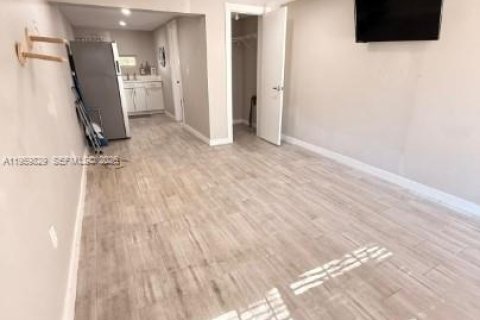 Villa ou maison à louer à Fort Lauderdale, Floride: 279.08 m2 № 2020010 - photo 5