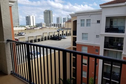 Снять в аренду кондоминиум в Санни-Айлс-Бич, Флорида 1 спальня, 62.52м2, № 1952133 - фото 1