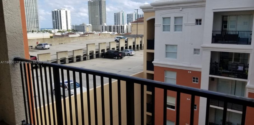 Кондоминиум с 1 спальней в Санни-Айлс-Бич, Флорида № 1952133