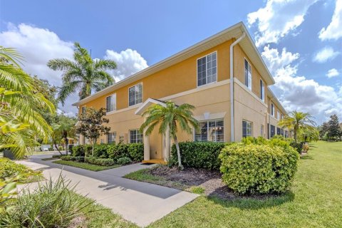 Townhouse in Venice, Florida 3 bedrooms, 120.96 sq.m. № 2095504 - photo 2