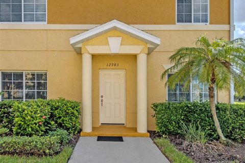 Townhouse in Venice, Florida 3 bedrooms, 120.96 sq.m. № 2095504 - photo 4